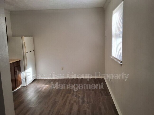 Foto del edificio - 1090-4 Evelyn Drive