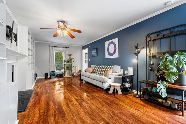 Building Photo - 3 bedroom home in Durham w/ a large fenced...