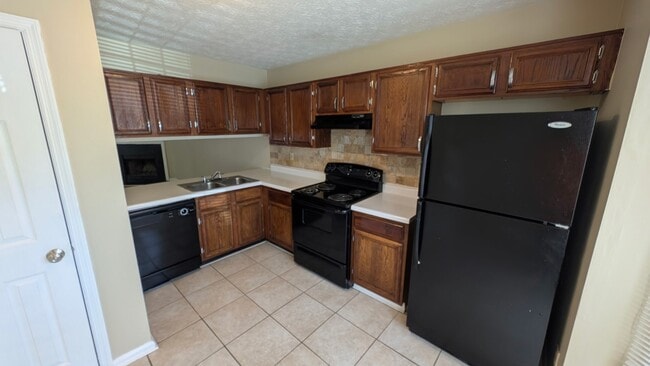 Building Photo - 3909 Meadow Creek Dr