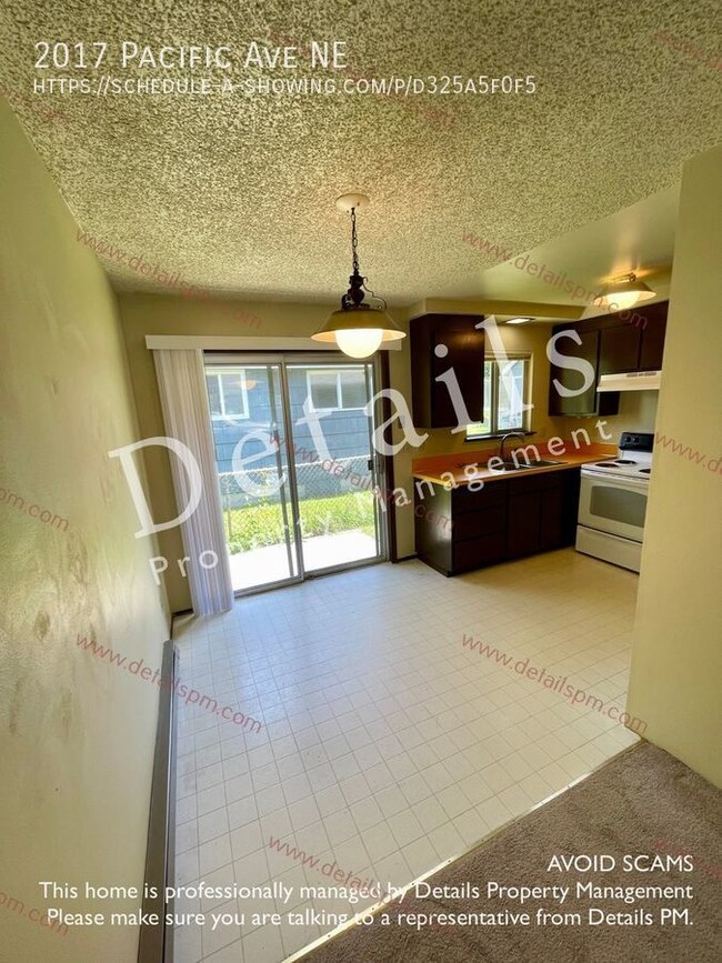 Building Photo - **APPLICATIONS PENDING** 2 Bedroom Duplex ...