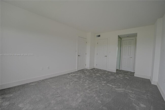 Foto del edificio - 15600 NW 7th Ave