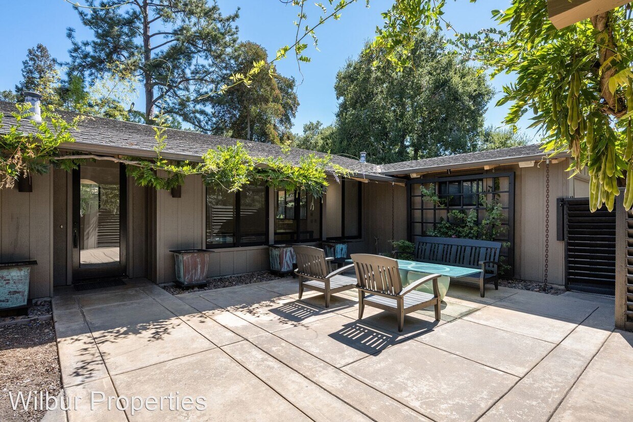 Primary Photo - 3 br, 2.5 bath House - 752 Orange Avenue