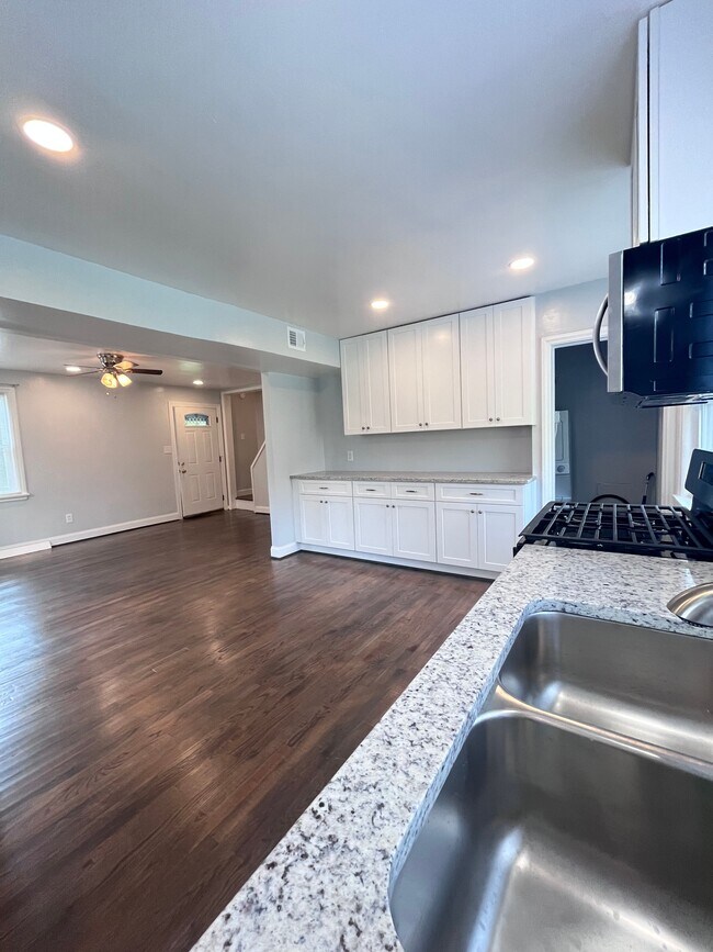 Foto del edificio - 1016 Jamestown Ave