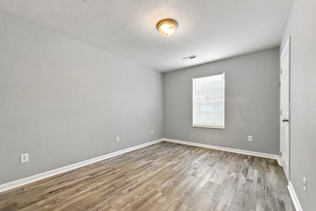 Foto del edificio - 8705 Mowbray Way