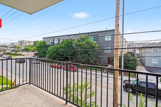 Building Photo - 2217 N Fitzhugh Ave