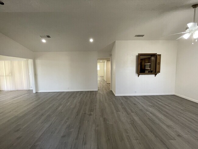 Foto del edificio - 2 bed 2 bath in an excellent southwest Lubbock location.