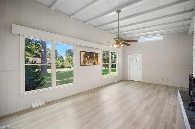 Foto del edificio - 701 Locust Pl