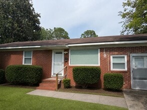 Building Photo - 2017 Davis Ave