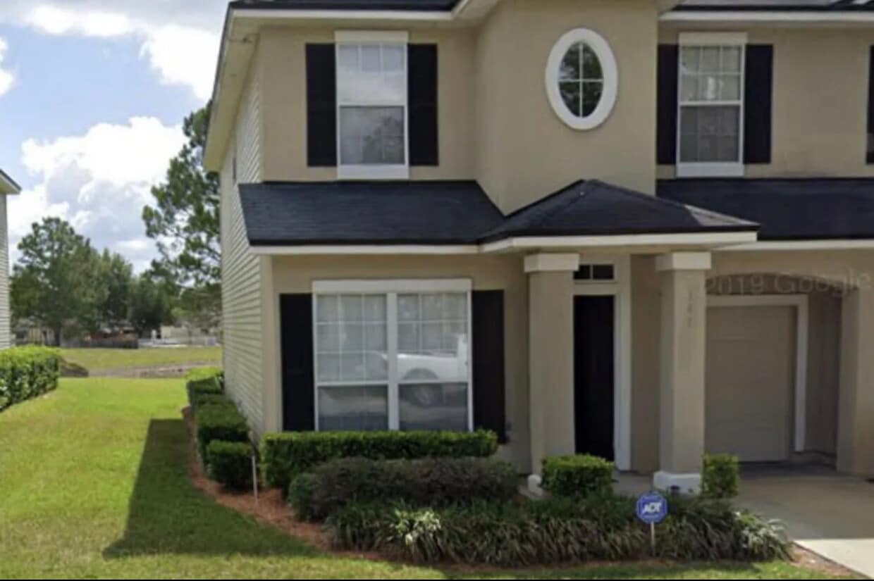 Foto principal - 447 Sherwood Oaks Dr