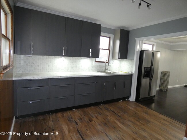 Foto del edificio - 620 Sanderson Ave