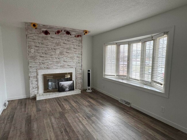 Foto del edificio - 4611 Scott St