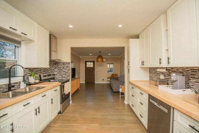 Foto del edificio - Knoxville 37914 - 2 bedroom, 1 bath home -...