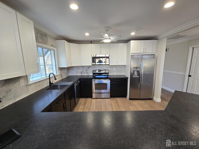 Building Photo - 14A Canterbury Dr