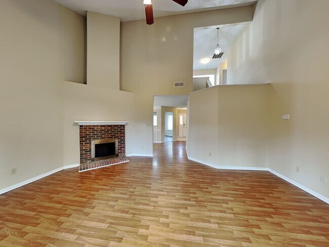Building Photo - 2225 Sloan Dr