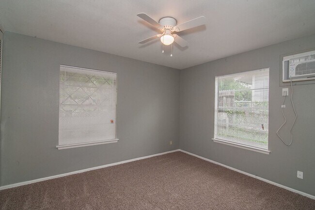 Foto del edificio - Cozy Remodeled House Near Downtown