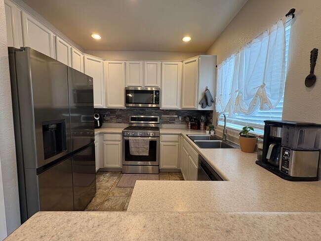 Foto del edificio - Beautiful 4 Bed 3 Bath in Fountain!!!