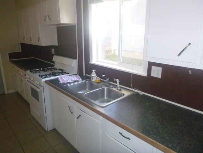 Building Photo - 837 McKinley Ave