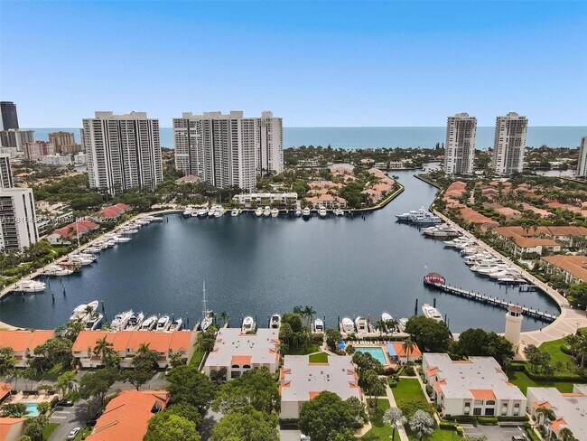 Foto del edificio - 3545 Magellan Cir
