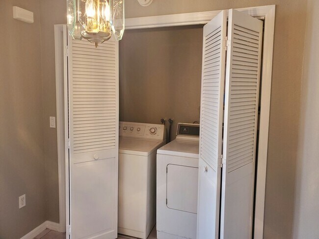 Foto del edificio - Newly Renovated 2 bedroom apartment!
