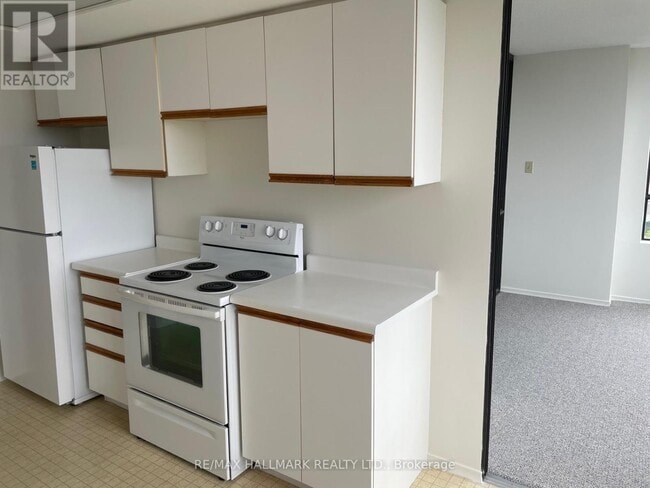 Photo du bâtiment - 7601-7601 Bathurst St