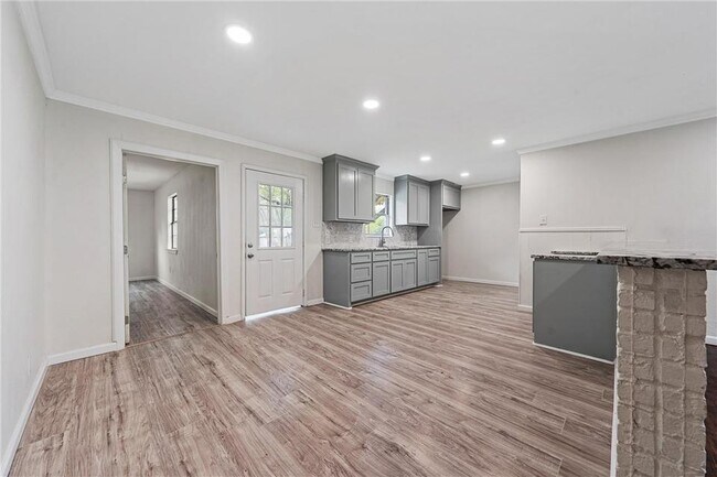 Foto del edificio - 4025 Hiland Dr