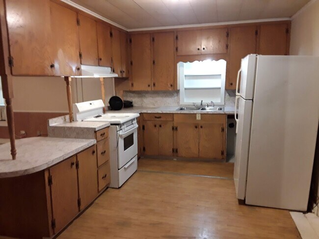Kitchen - 2712 W California Ave