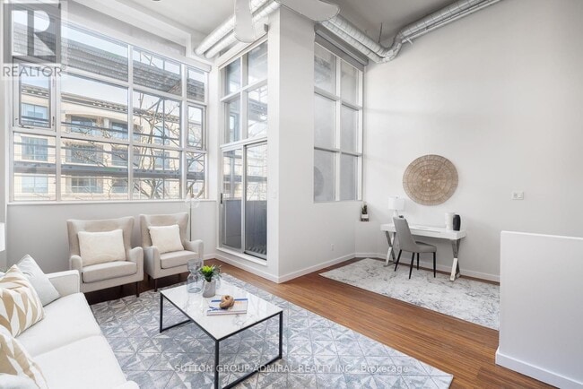 Building Photo - 1852 Queen St E