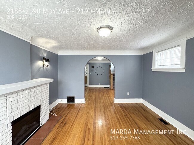 Photo du bâtiment - CHARMING 2 BED/1.5 BATH 2 STORY MAIN FLOOR UNIT + 70% OF HYDRO & GAS!