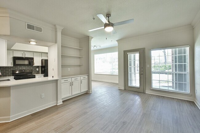 Foto del edificio - Get Up to 3 Weeks Free – Plus an Exclusive Move-In Perk