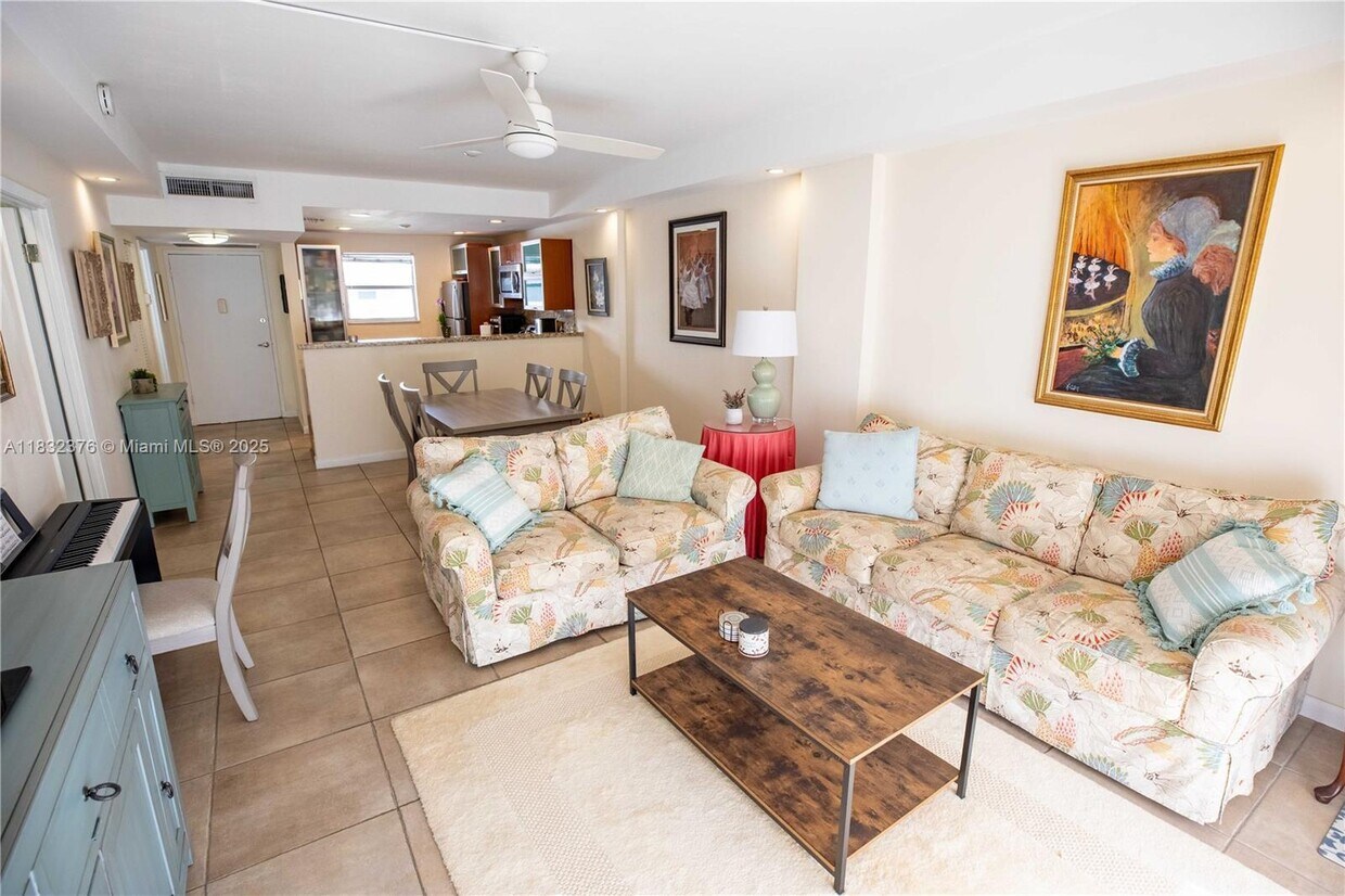 Foto principal - 100 Edgewater Dr