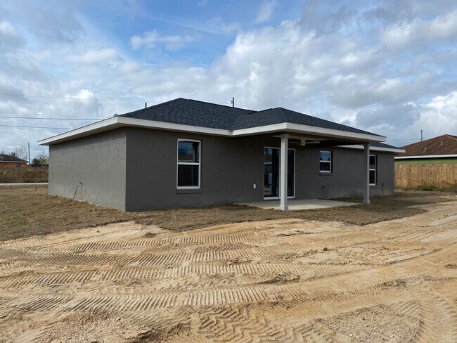 Foto del edificio - 3/2/2 Silver Spring Shores **AVAILABLE SOON***