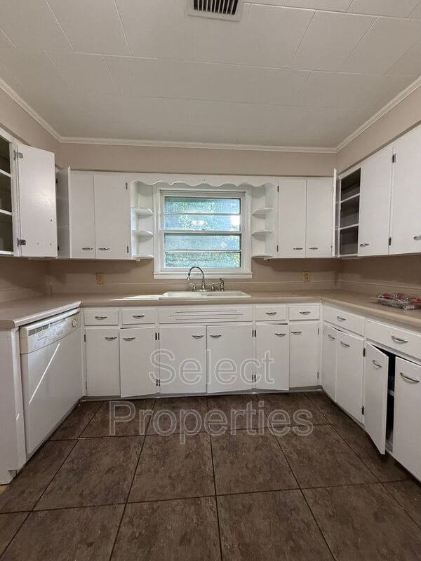 Building Photo - 1104 S Gee St