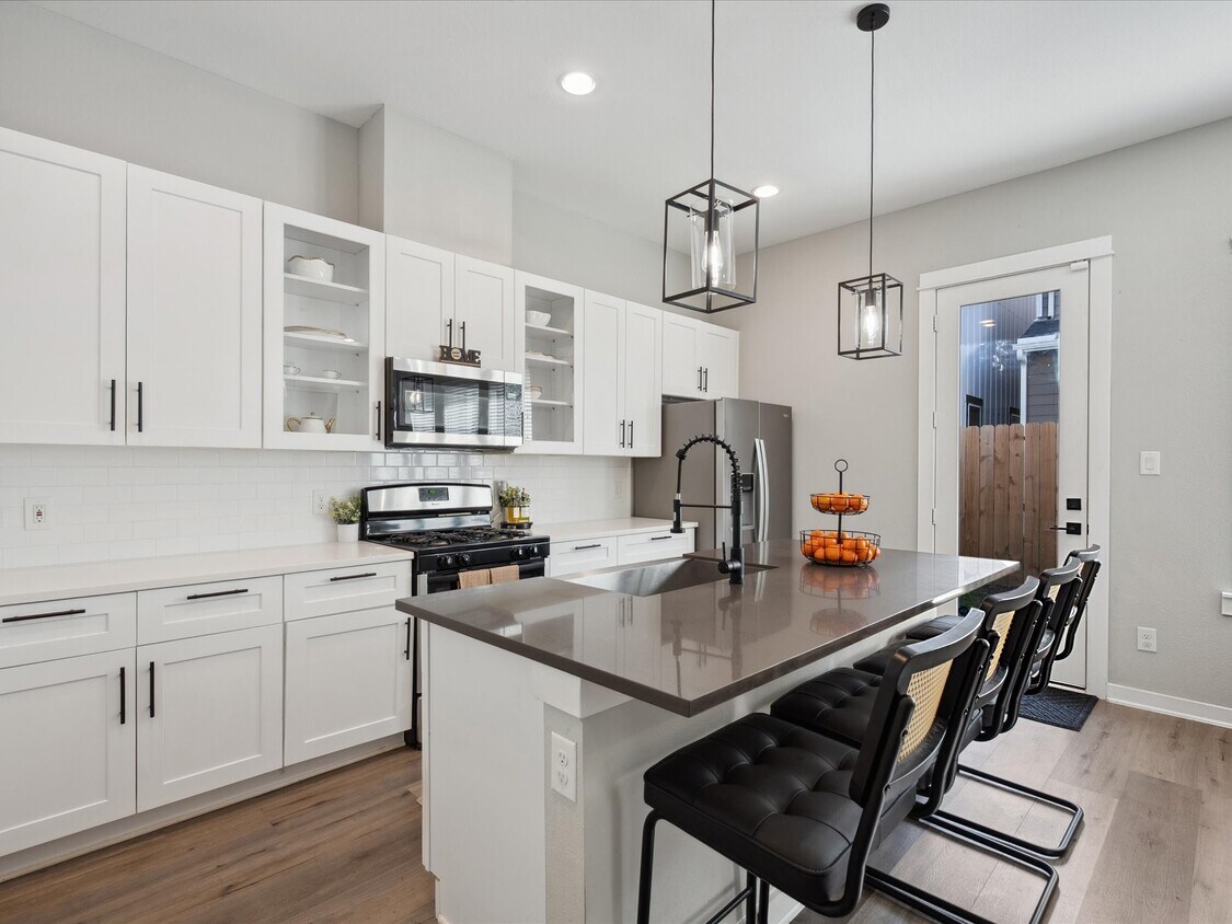 Foto principal - 8411 Berry Brush Ln