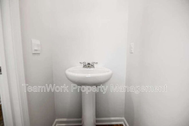 Foto del edificio - 413 Broad Elm Wy