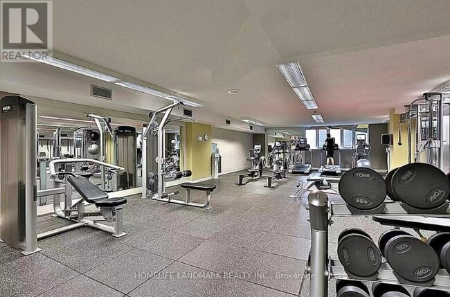 Building Photo - 360 Bloor St E