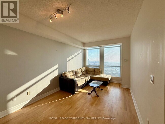 Photo du bâtiment - 628 Fleet St