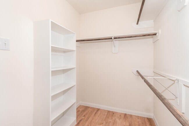 Foto del edificio - 6311 Heffernan St