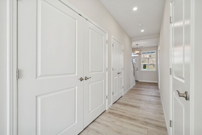 Building Photo - 2217 Lebanon Dr