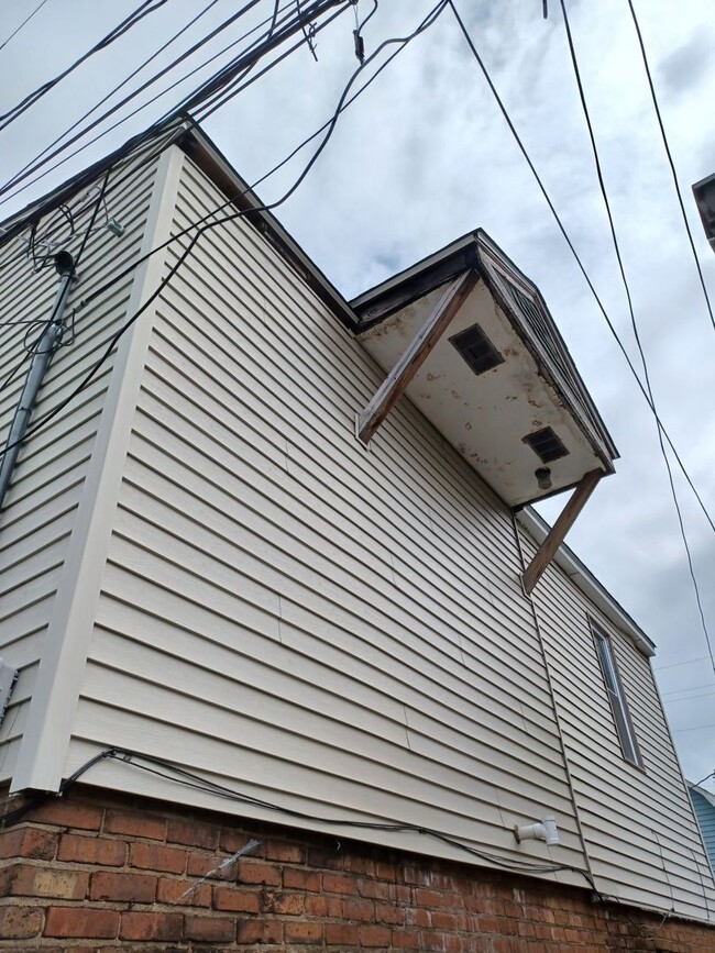 Building Photo - 2240 White Oak Avenue