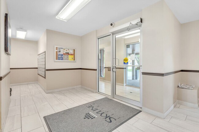 Photo du bâtiment - Lasalle I & II Apartments