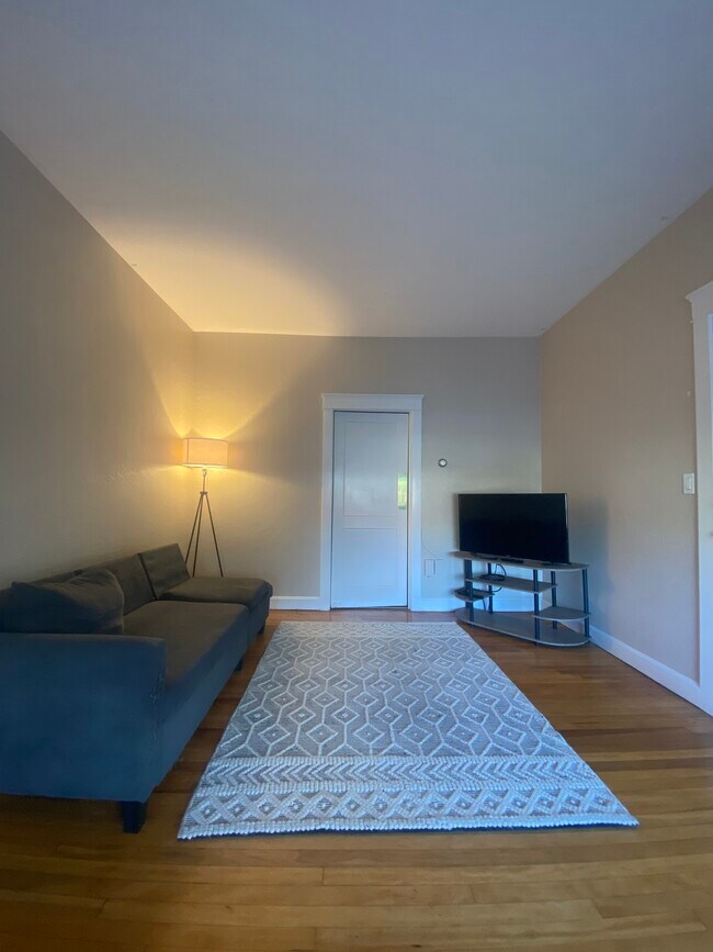 Foto del edificio - 107 Bellevue Ave