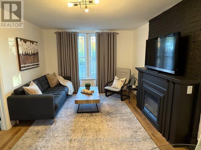 Building Photo - 77 Cartwright St