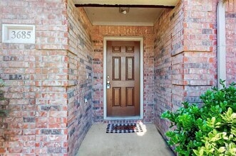 Building Photo - 3685 Laurel Crossing Dr