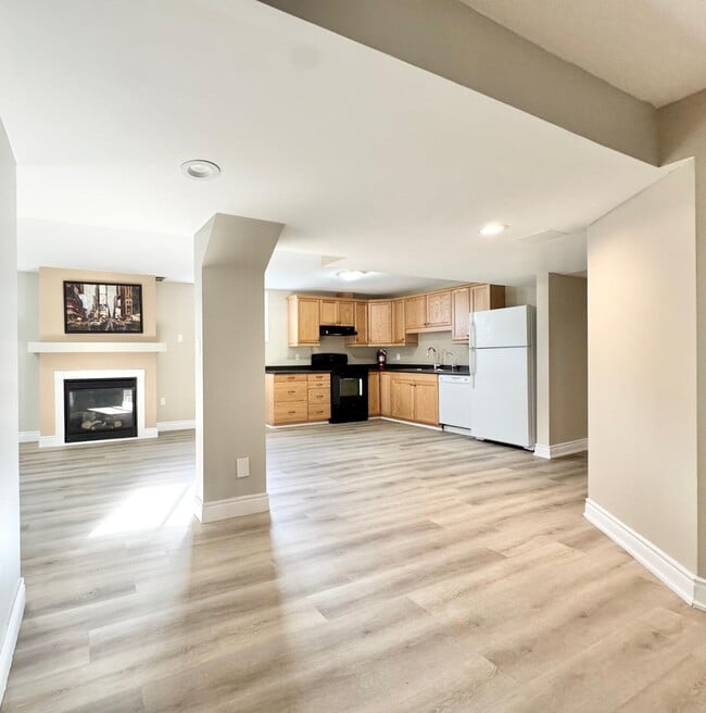 Building Photo - 4 Lindan St