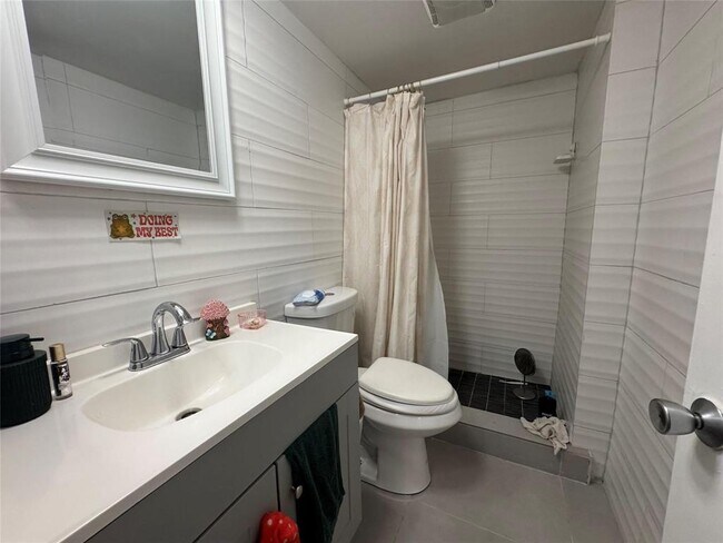Foto del edificio - 9235 Lagoon Pl
