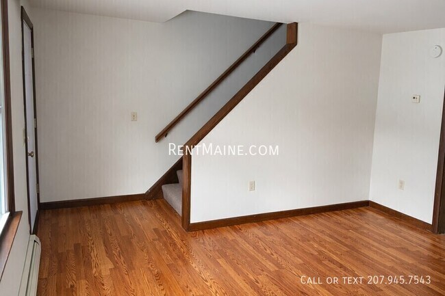 Building Photo - 19 Hemlock St