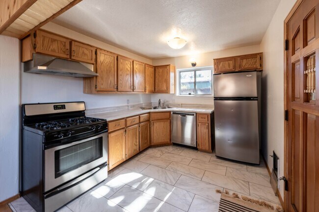 Foto del edificio - 136 Fiesta St