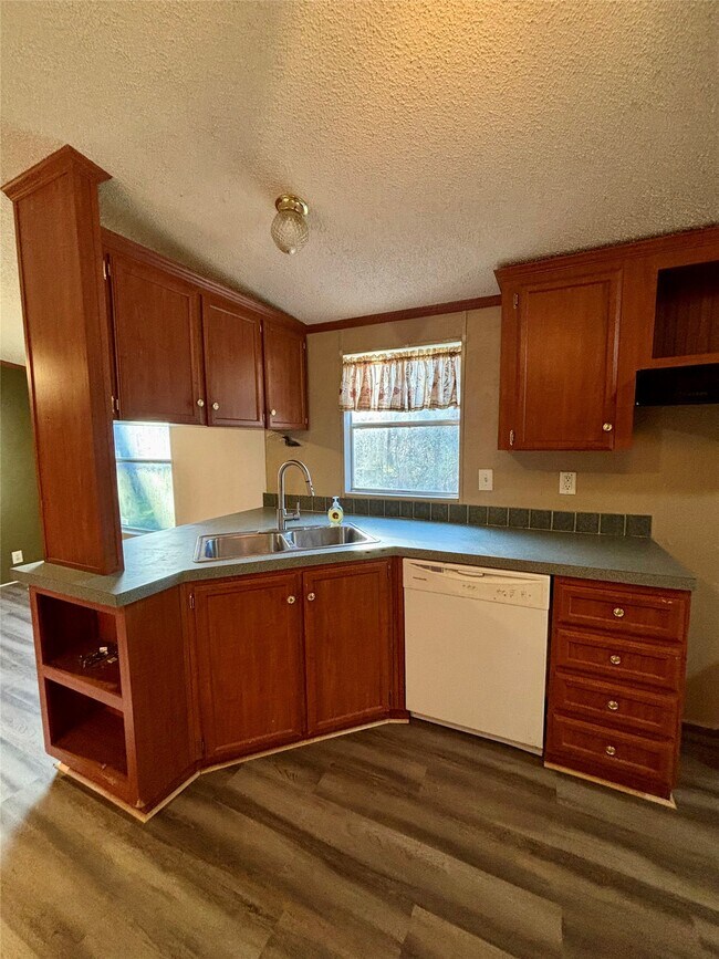 Foto del edificio - 111 Lakeside Woods Dr