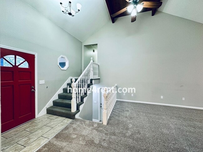 Foto del edificio - Lovely Lee's Summit Home w/ an Updated Kitchen, Finished Basement, Fenced Yard in a Quiet Neighbo...