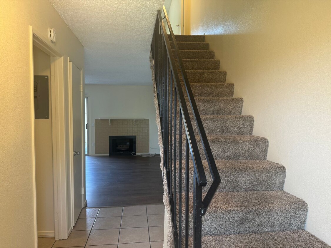 Primary Photo - 3 bedroom 2 bathroom Condo in Riverside